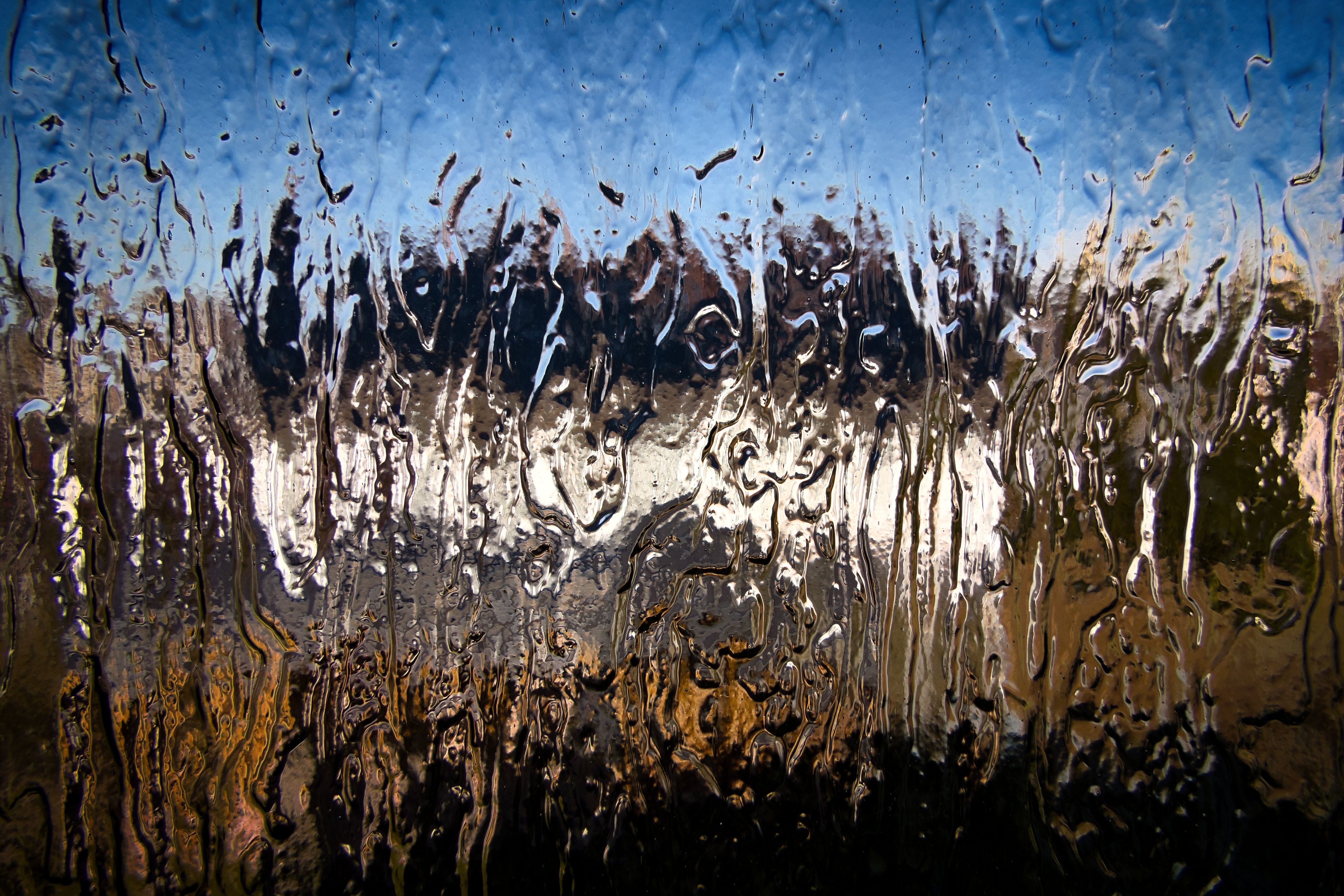 Fluted Textured Glass Panel Micro-Refraction and Optical Diffusion
