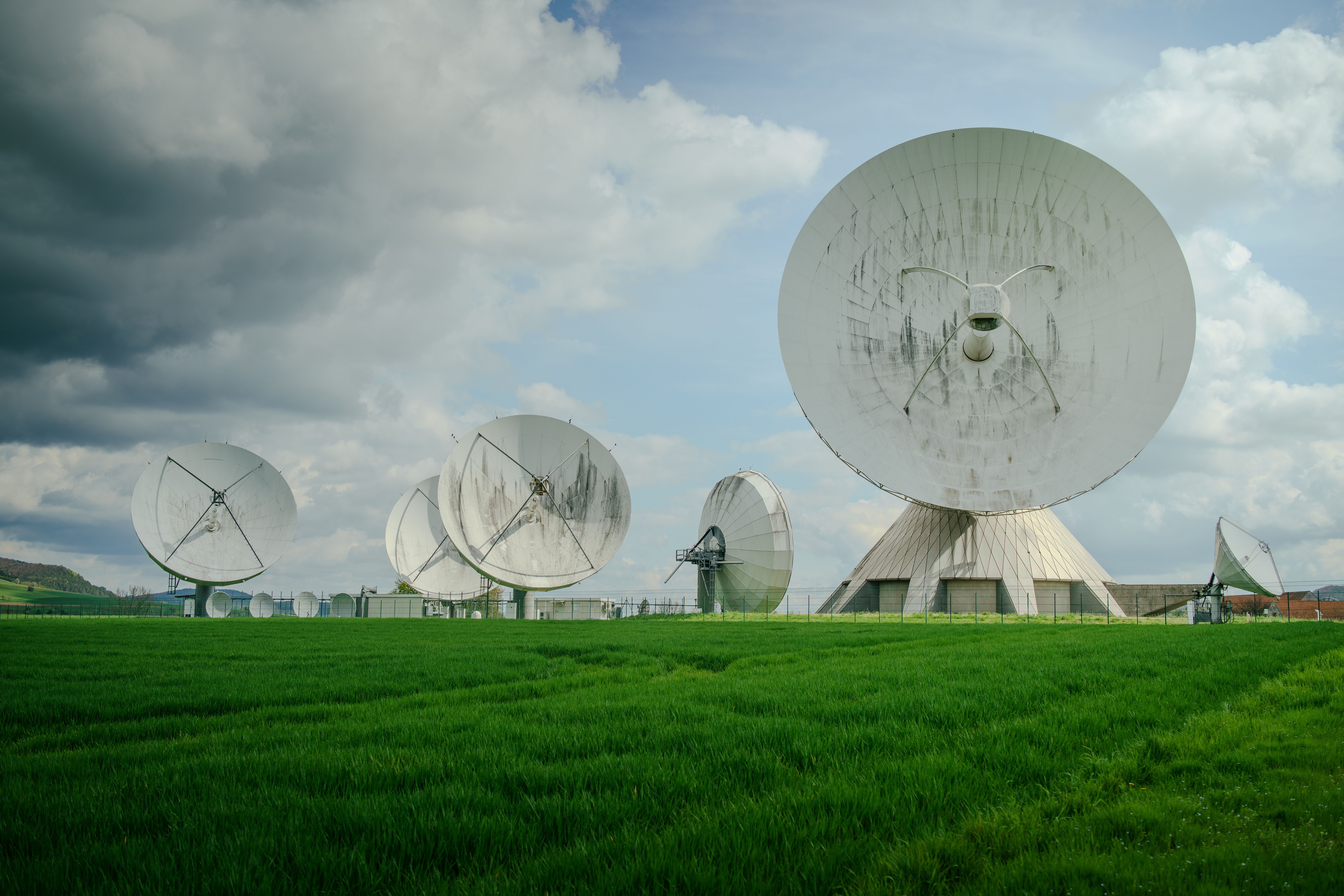 Dual-Frequency GPS Ionospheric Phase Velocity Delay Plot